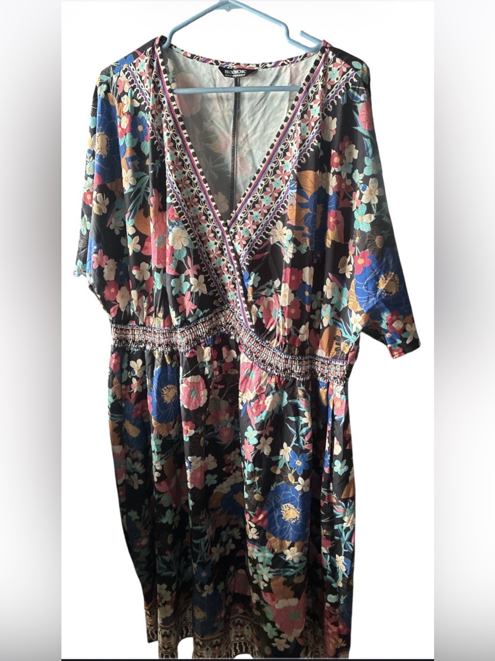 Bloomchic V-Neck Dress Size 22-24